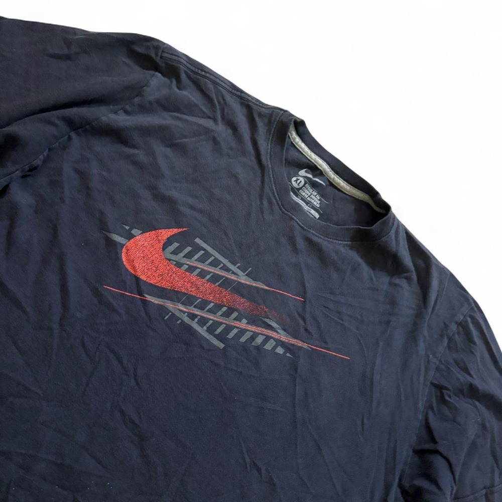 Vintage Nike Black Red Swoosh Graphic T-Shirt XL Regular Fit Crewneck Tee